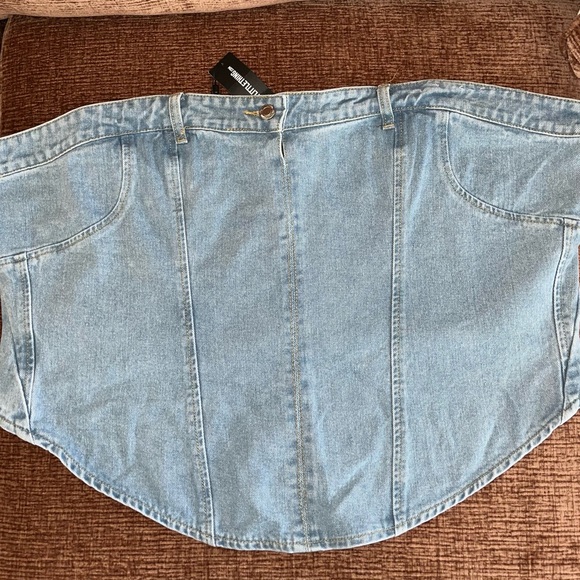PrettyLittleThing Light Blue Denim Crop Top - Picture 1 of 3